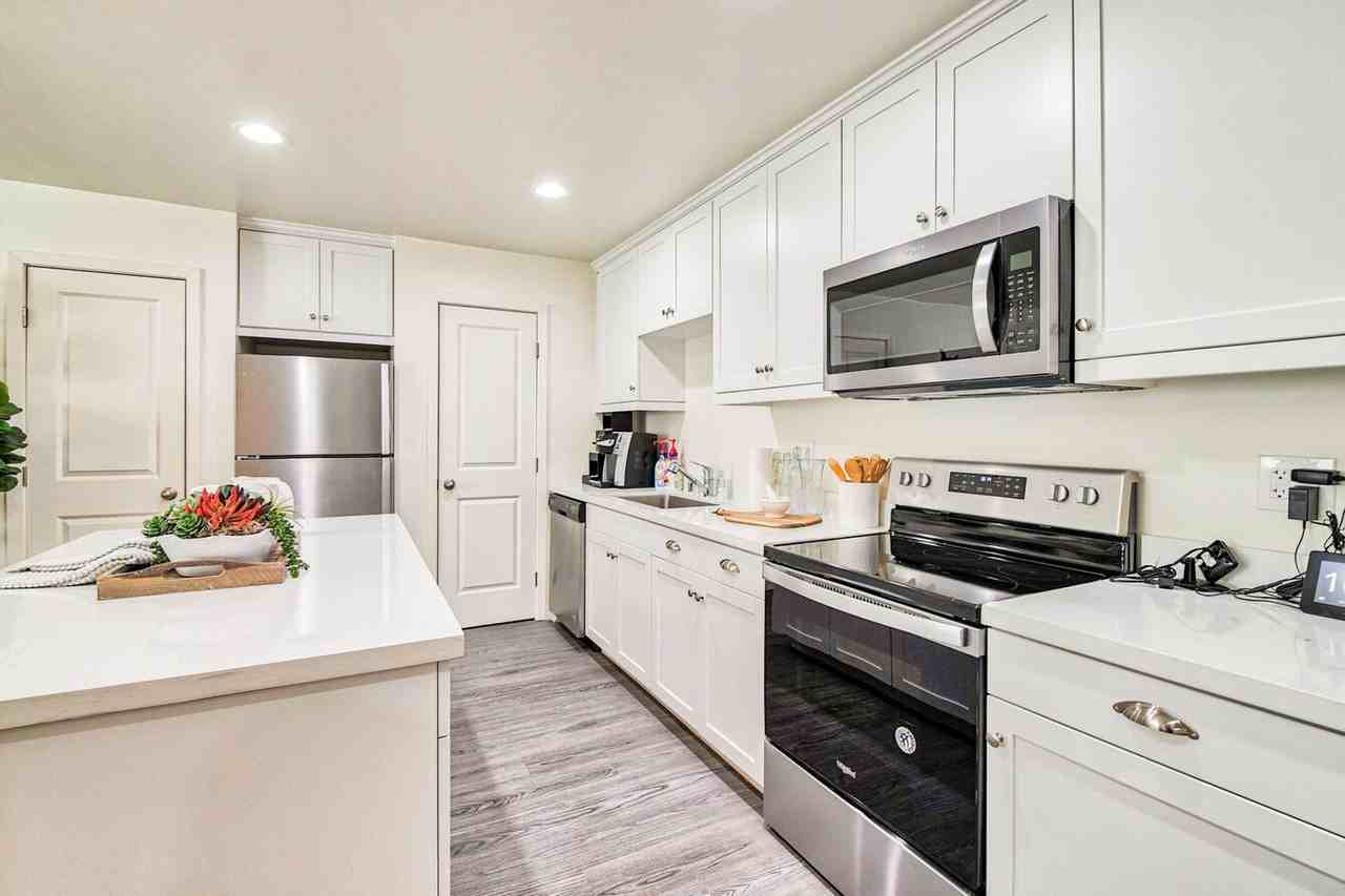 La Jolla Terrace - Photo 2 of 26