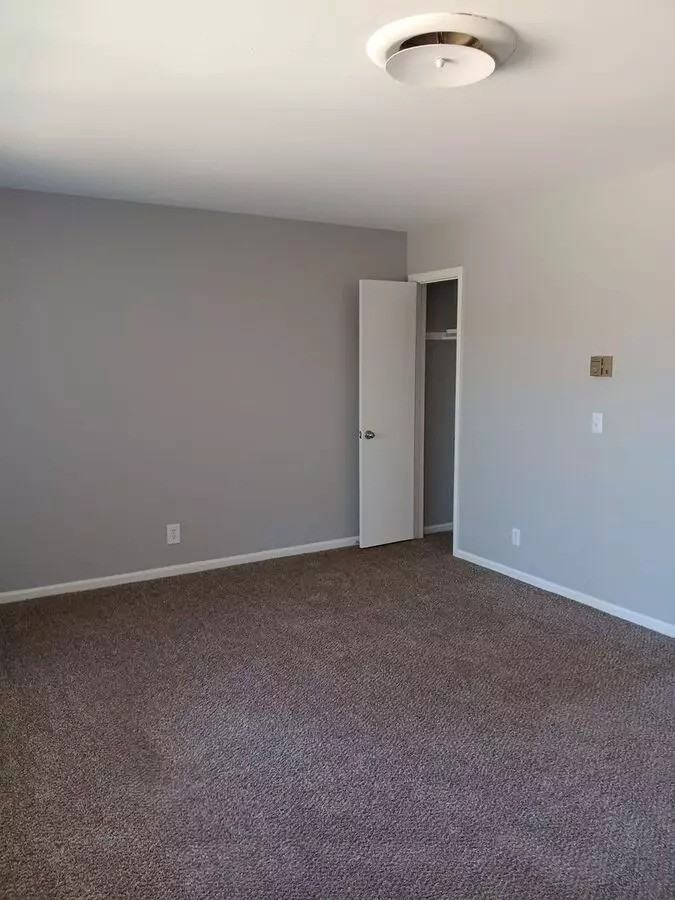 Stratford East Apartments - Photo 4 of 50