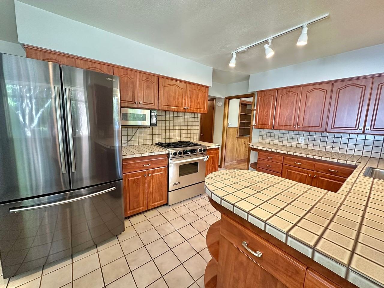 2972 72nd Avenue Southeast - Photo 2 of 31