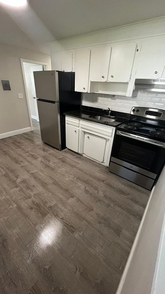 Perry St. LLC - Photo 4 of 30