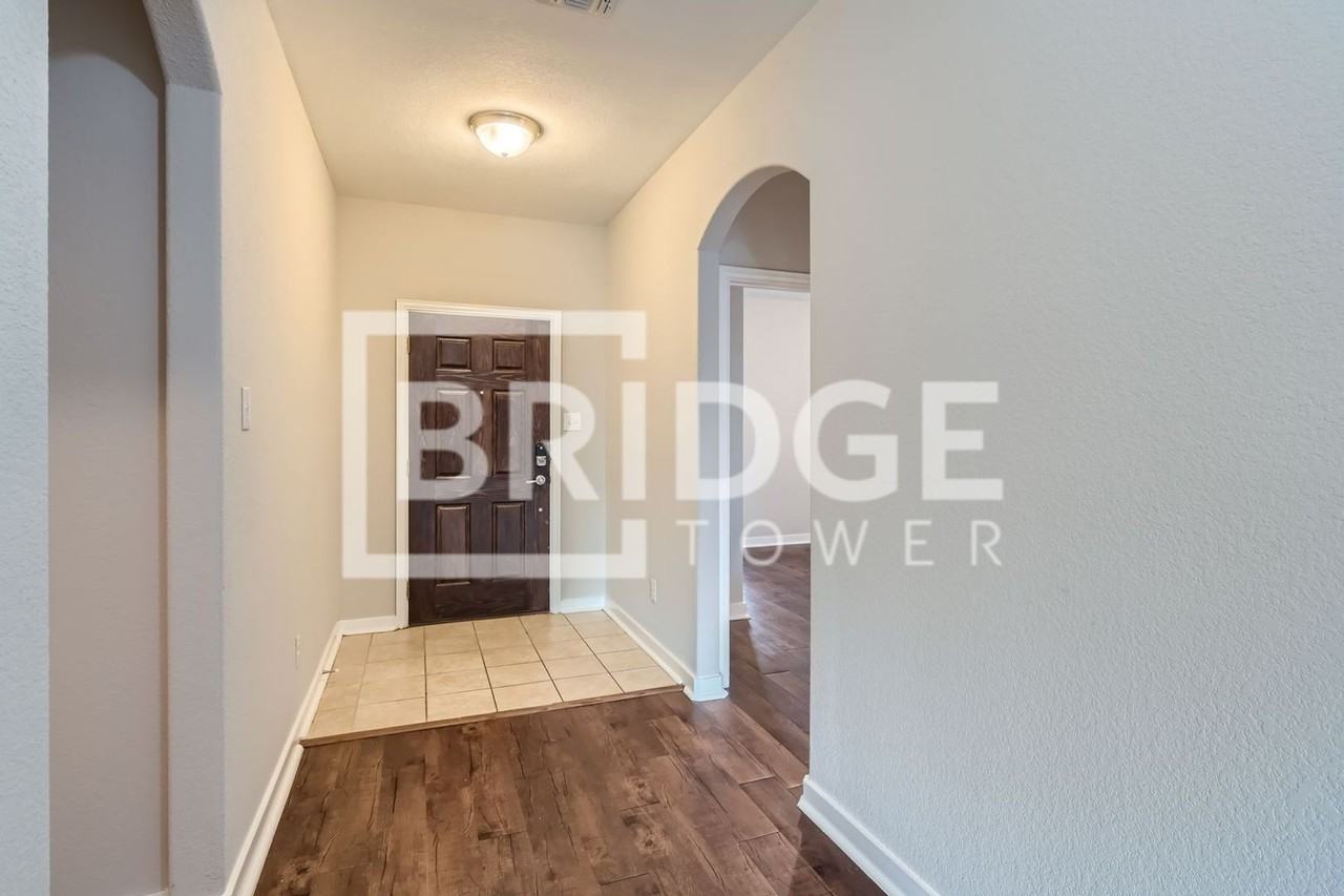 9101 Poynter St - Photo 2 of 26