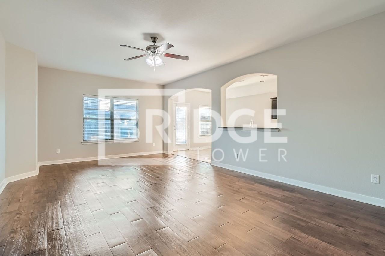 9101 Poynter St - Photo 3 of 26