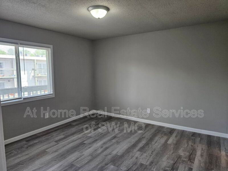712 E Sunshine St #C12 - Photo 3 of 5