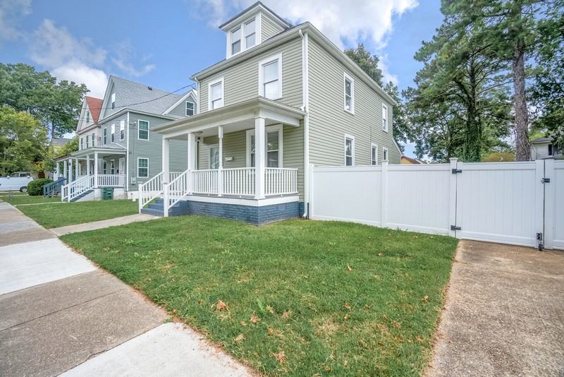 846 W 41st St - Photo 2 of 26