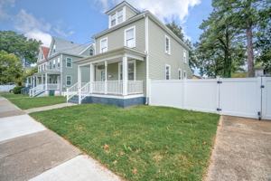 featured image of 846 W 41st St