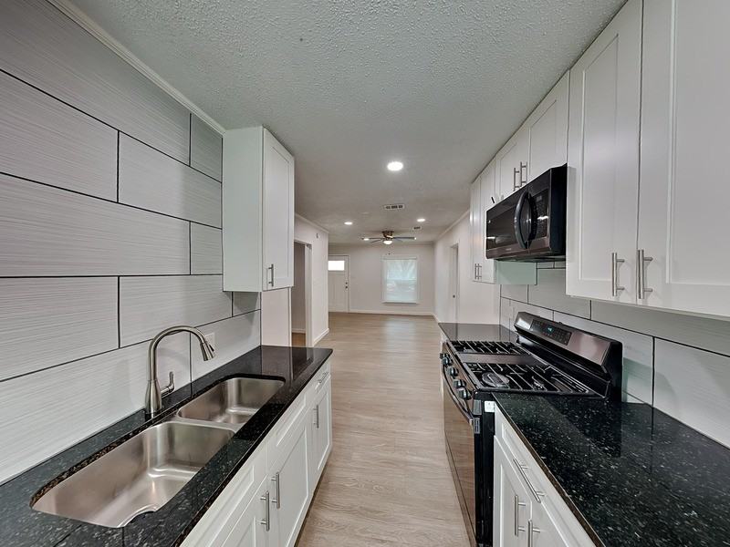 3256 Runnels St - Photo 4 of 17