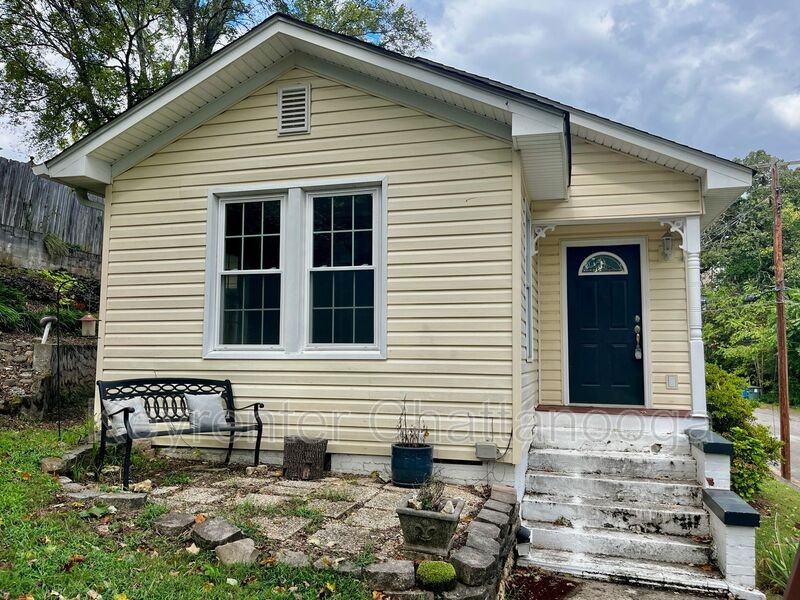 904 Boylston St - Photo 2 of 16