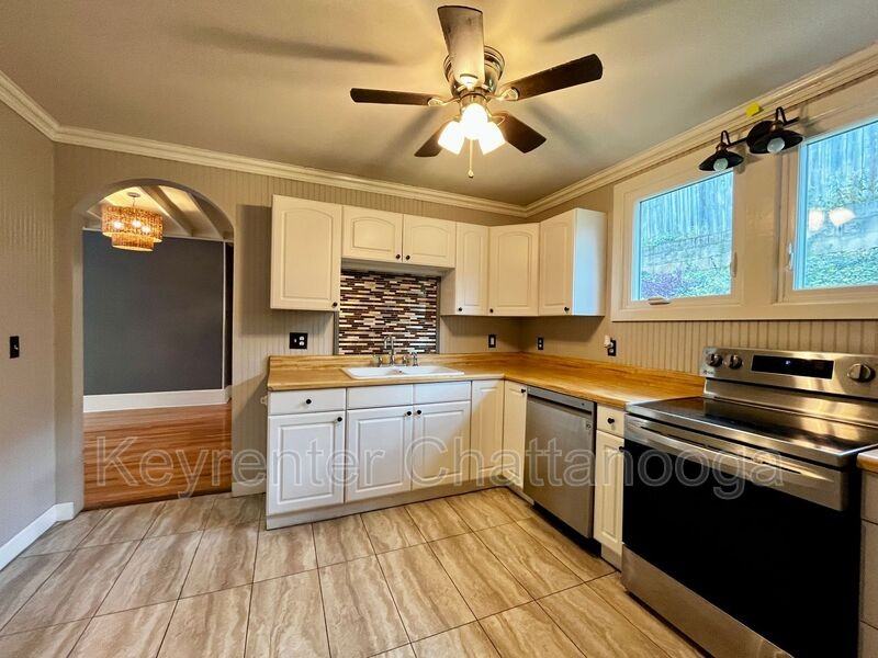 904 Boylston St - Photo 6 of 16