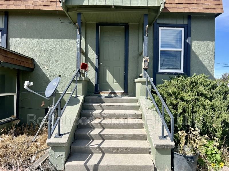 641 Cedar St - Photo 3 of 20