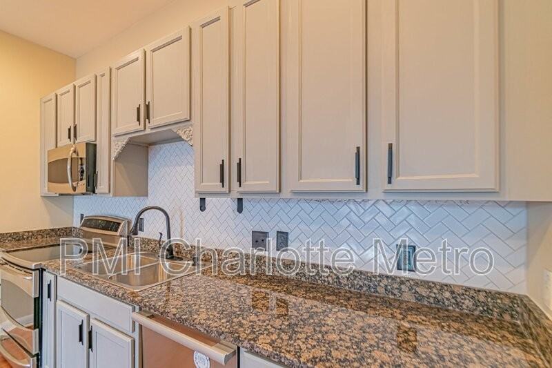 448 New Bern Station Ct - Photo 4 of 22