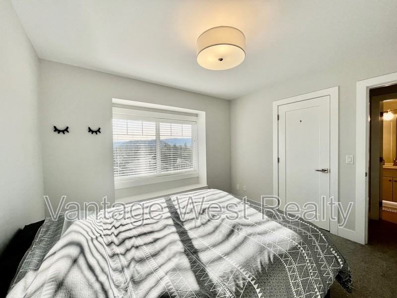 2460 Tallus Heights Dr - Photo 3 of 7