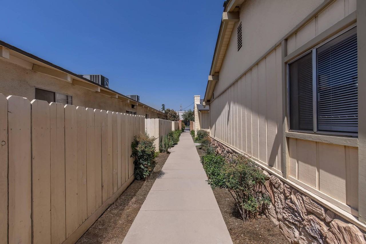 Casa De Dallas - Photo 5 of 34