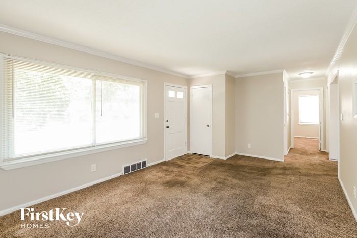 9010 Central St - Photo 2 of 16