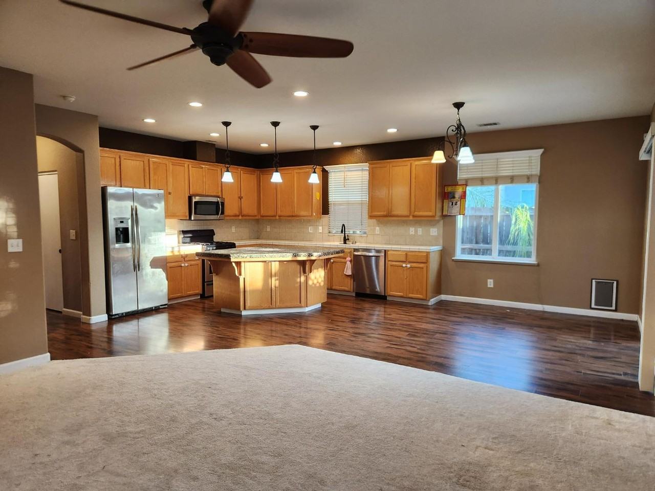 1169 Syracuse Ln - Photo 3 of 24