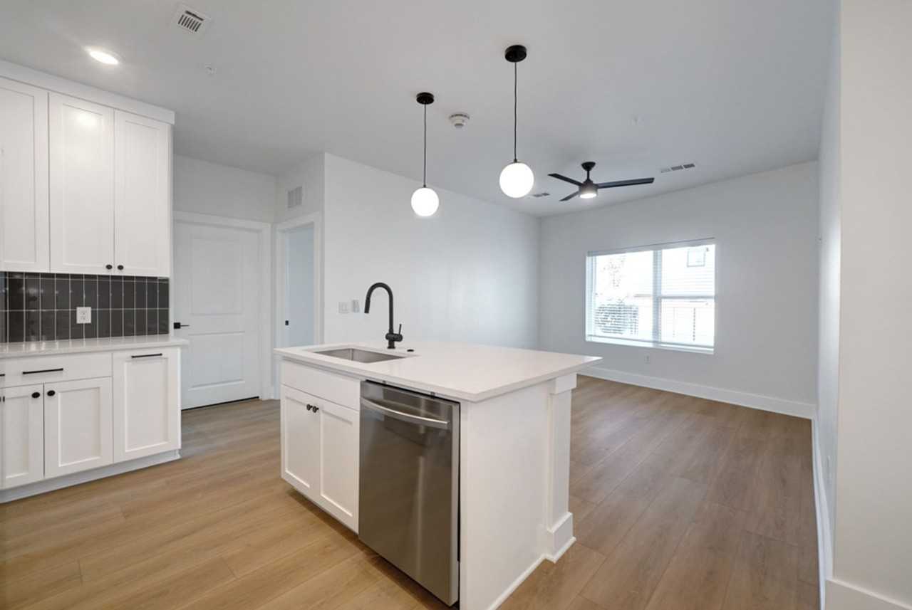 3000 Duval St - Photo 6 of 26