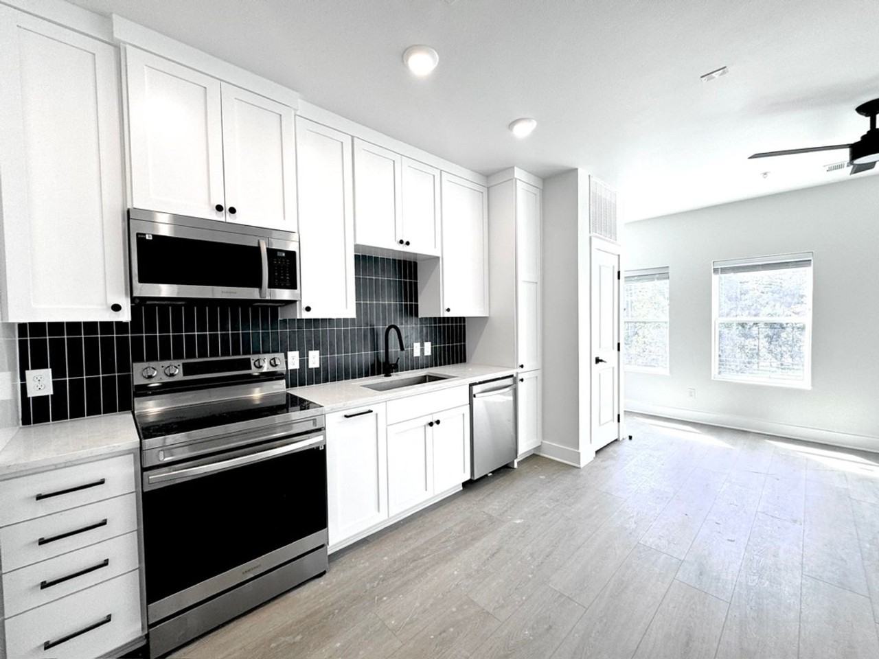 3000 Duval St - Photo 4 of 19