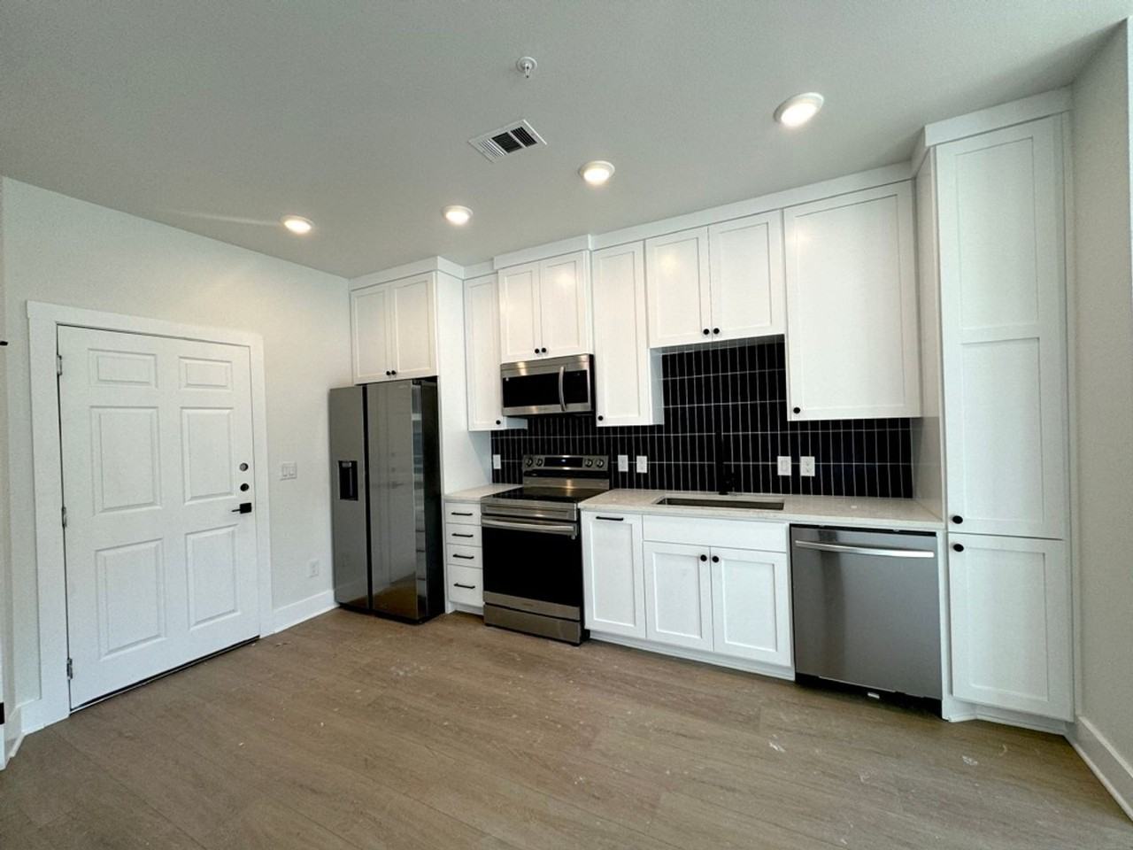 3000 Duval St - Photo 5 of 19
