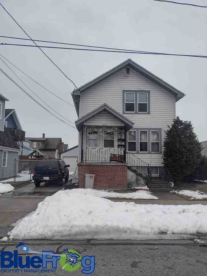 1805 20th St - Photo 5 of 7