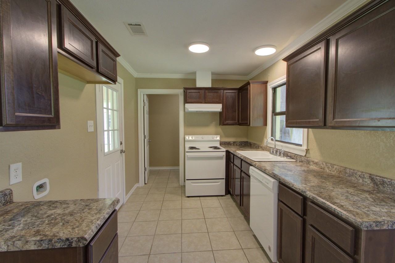 3402 Cherry St - Photo 3 of 11