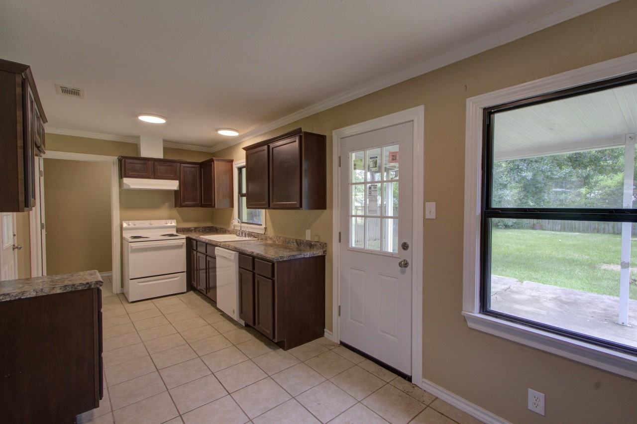 3402 Cherry St - Photo 2 of 11