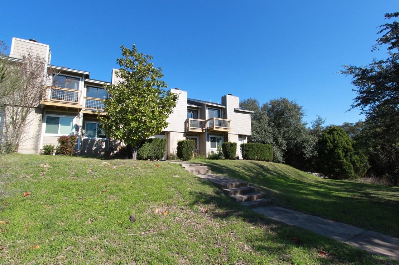 3904 Hudson Bend Rd #D - Photo 4 of 25