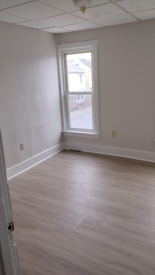 65 Filbert St - Photo 3 of 9