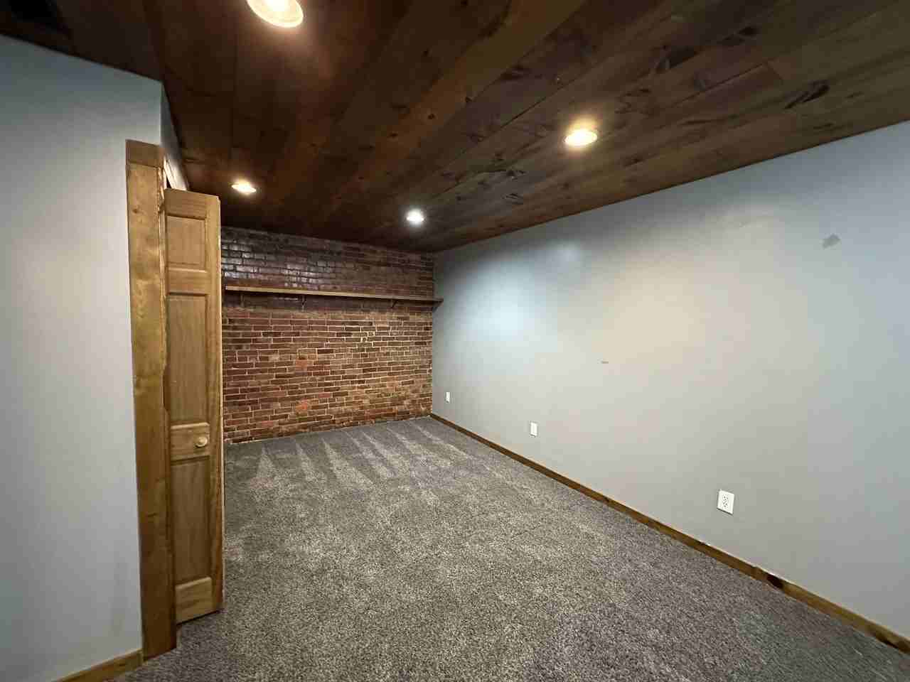 414 Wilson St - Photo 5 of 10