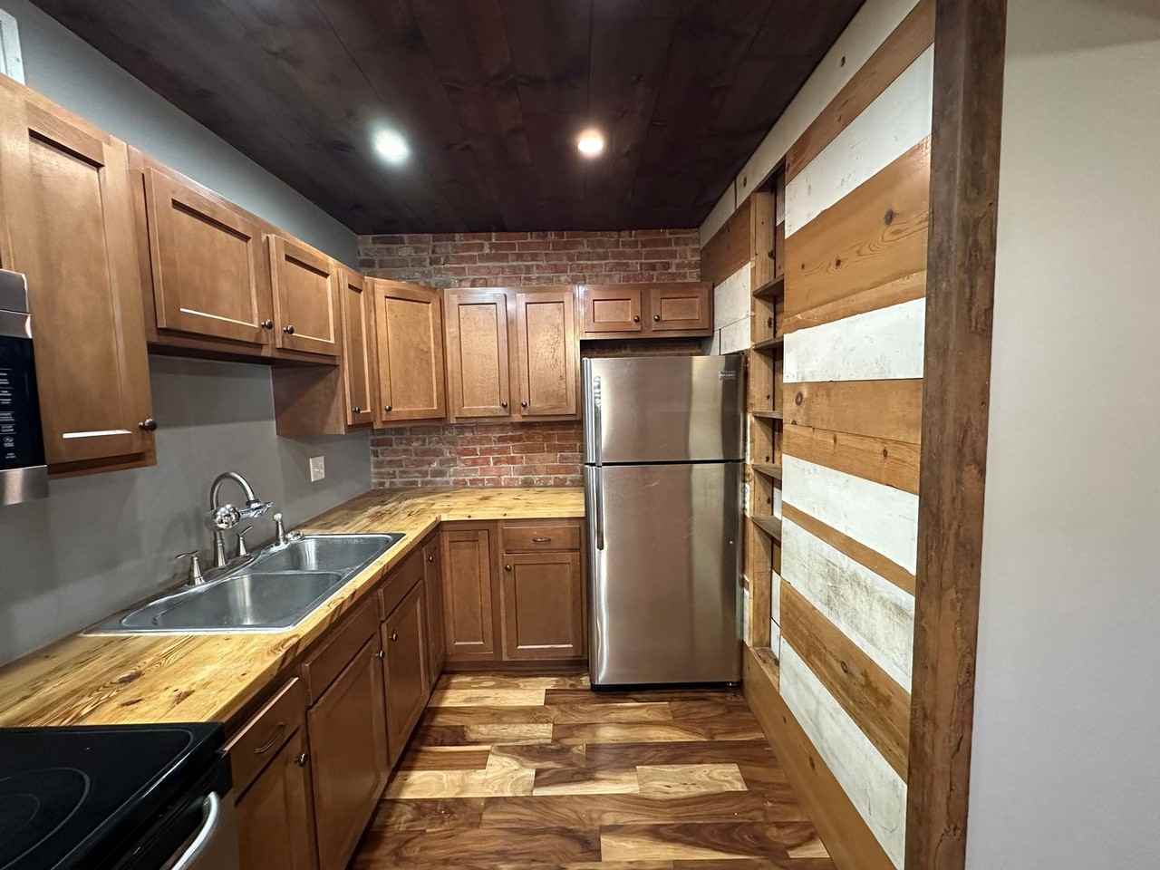 414 Wilson St - Photo 6 of 10