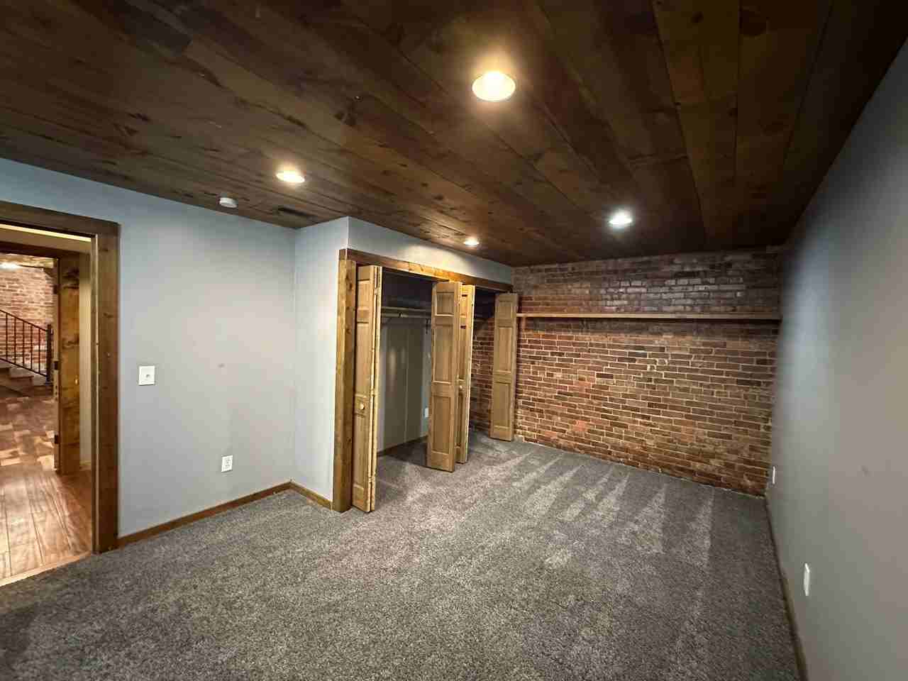 414 Wilson St - Photo 7 of 10