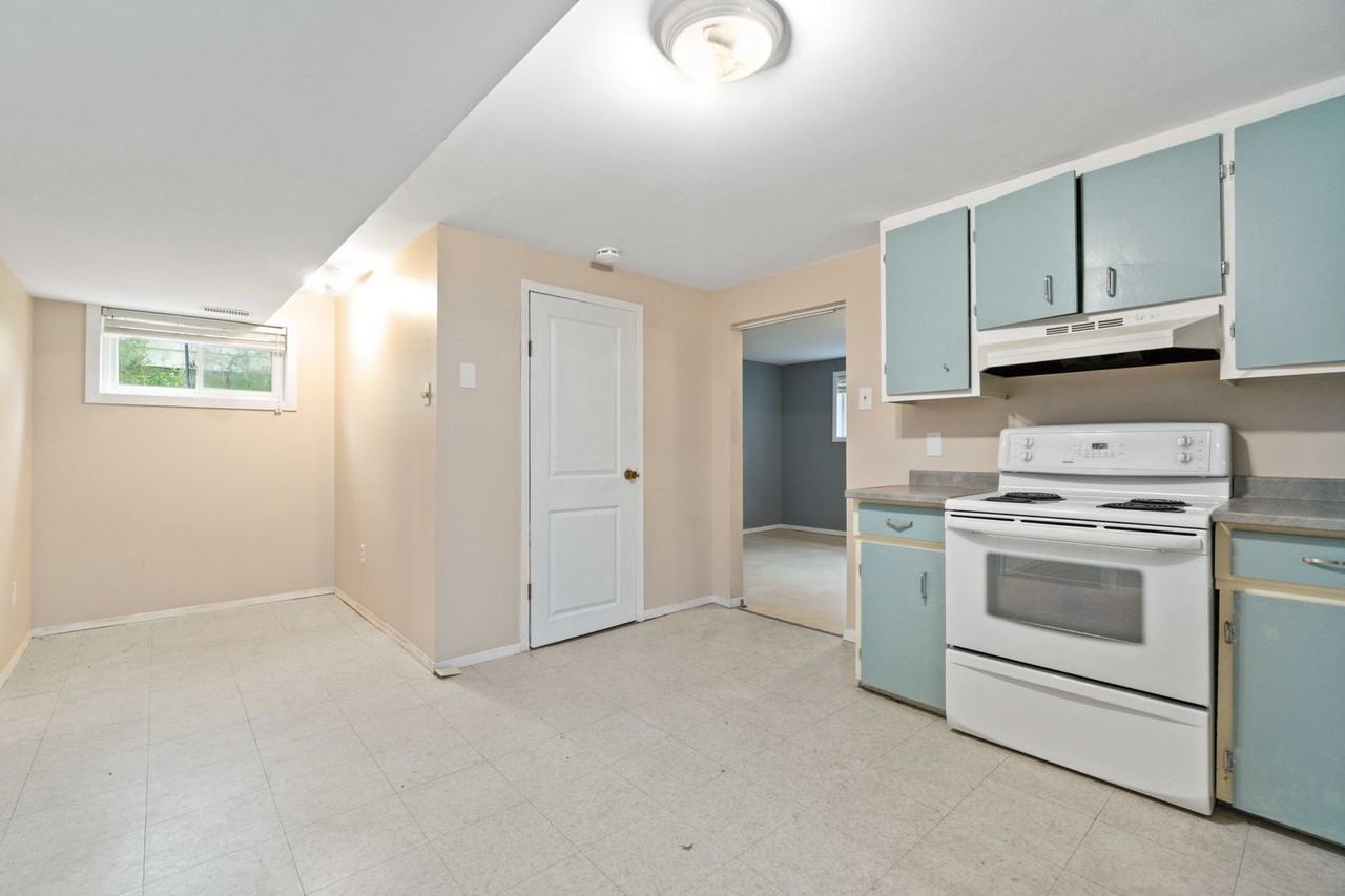 346 Davis St - Photo 3 of 19