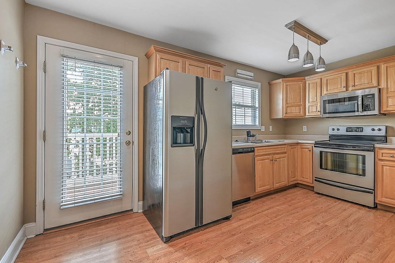 24 Lake Village Ct - Photo 3 of 26