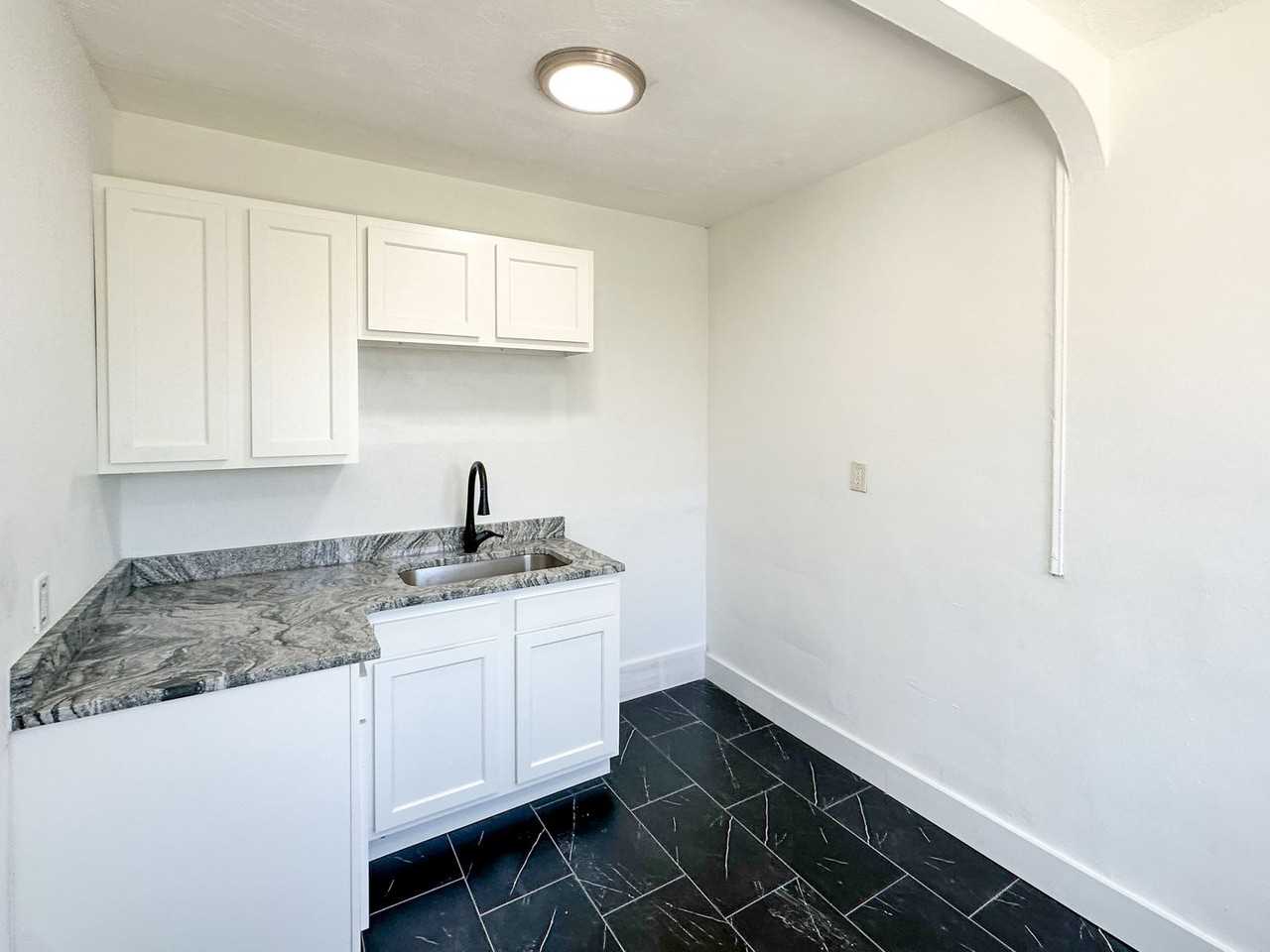 Updated 1 Bed 1 Bath near Midtown - Photo 6 of 10