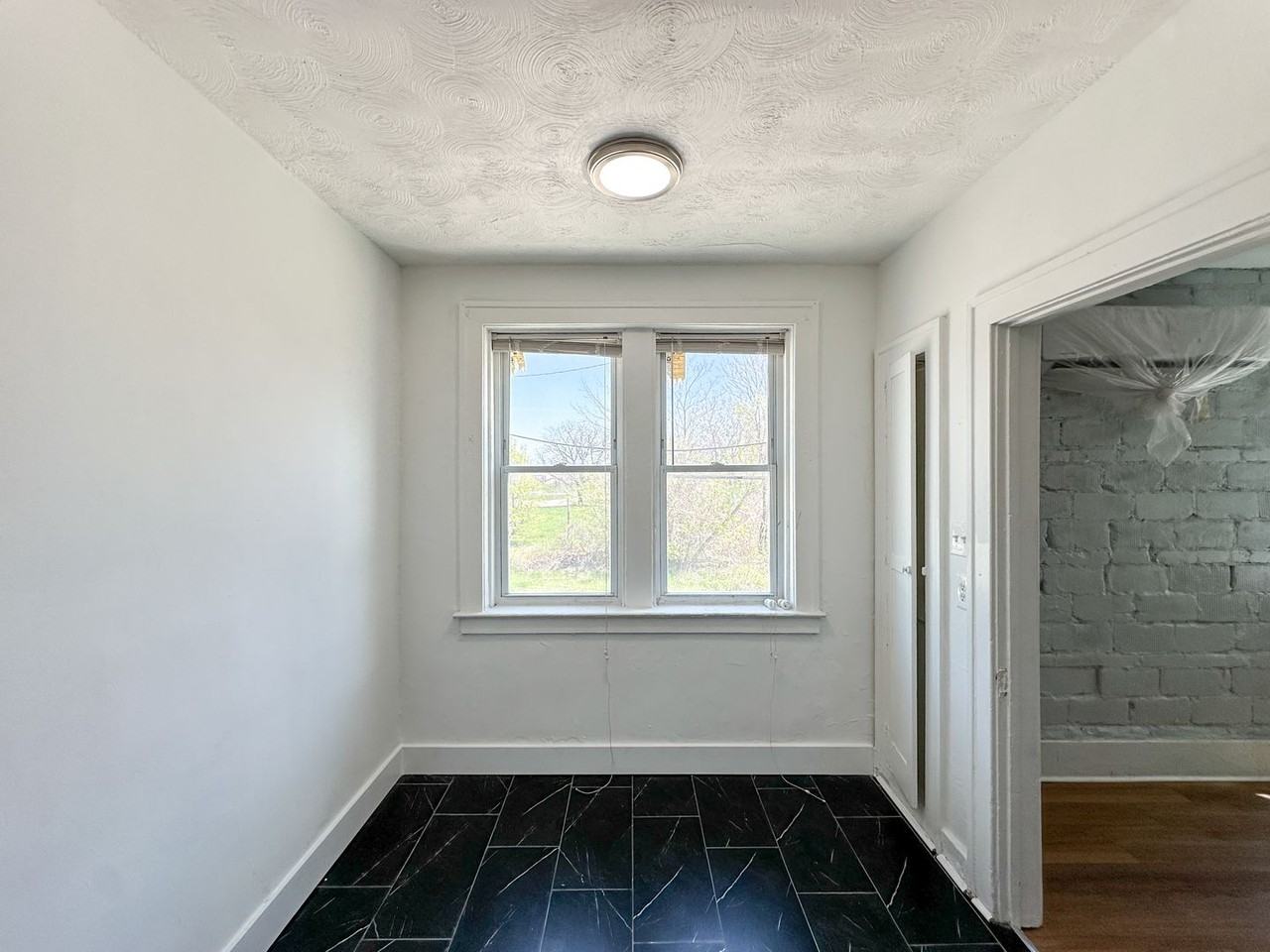 Updated 1 Bed 1 Bath near Midtown - Photo 7 of 10