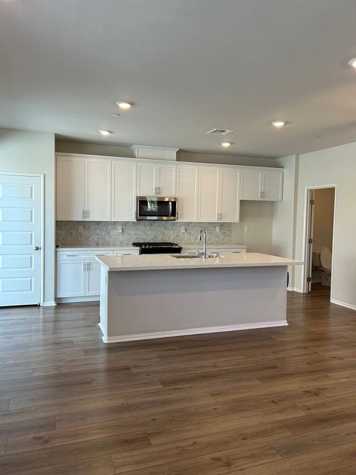 40596 Birchfield Dr - Photo 2 of 32