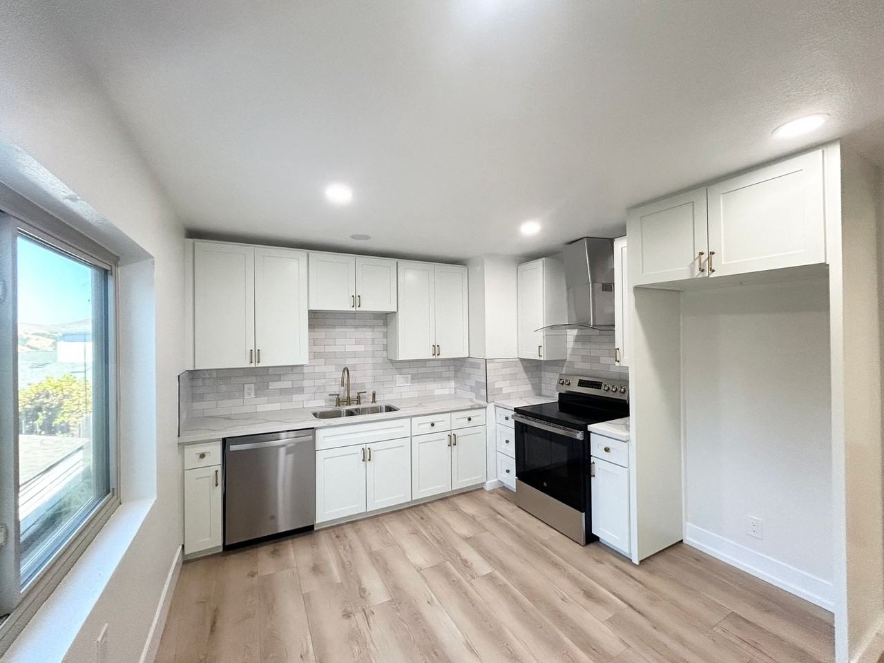 6735 Richmond Ave - Photo 2 of 9