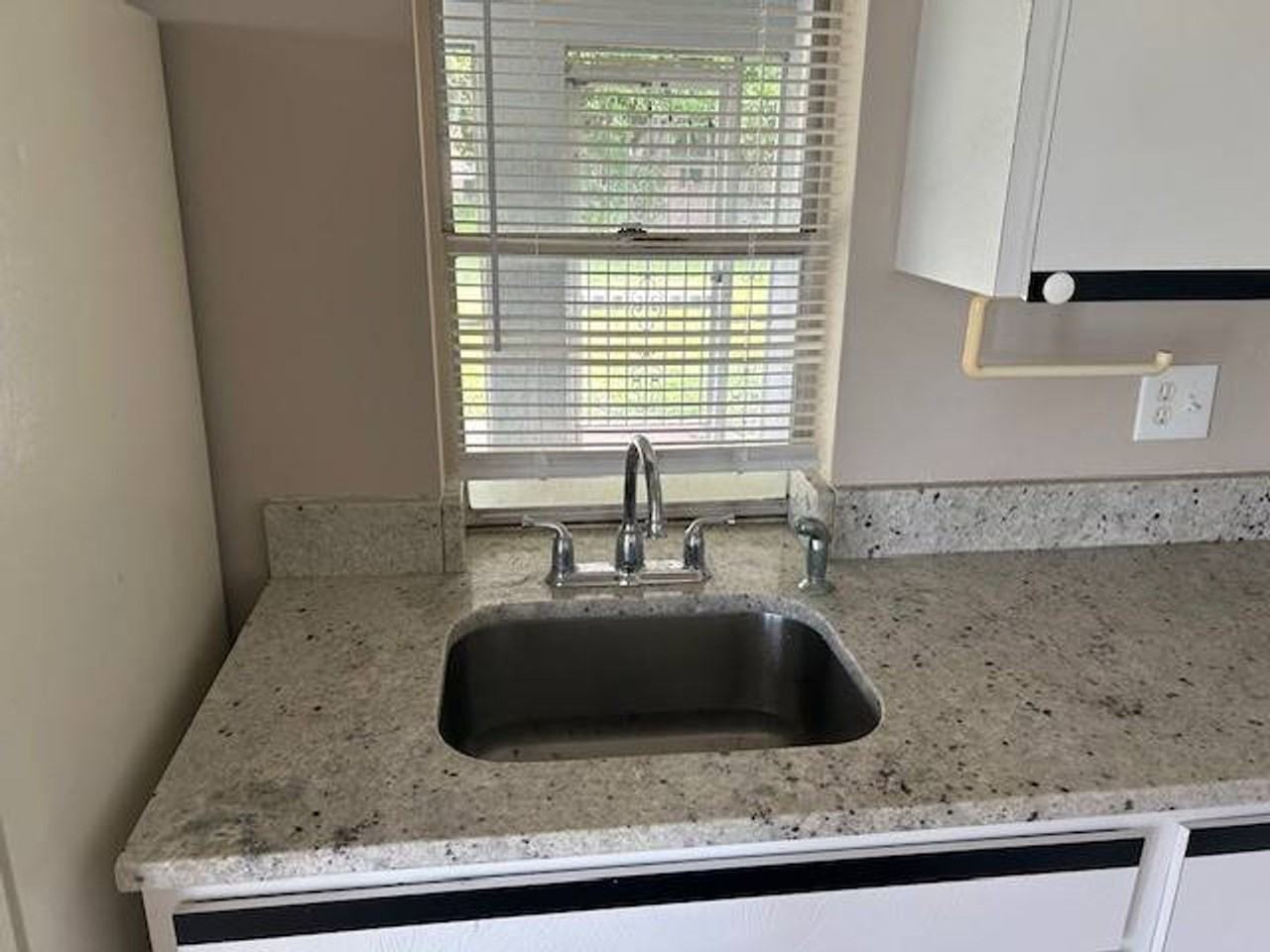 312 Hancock Bridge Pkwy - Photo 5 of 16