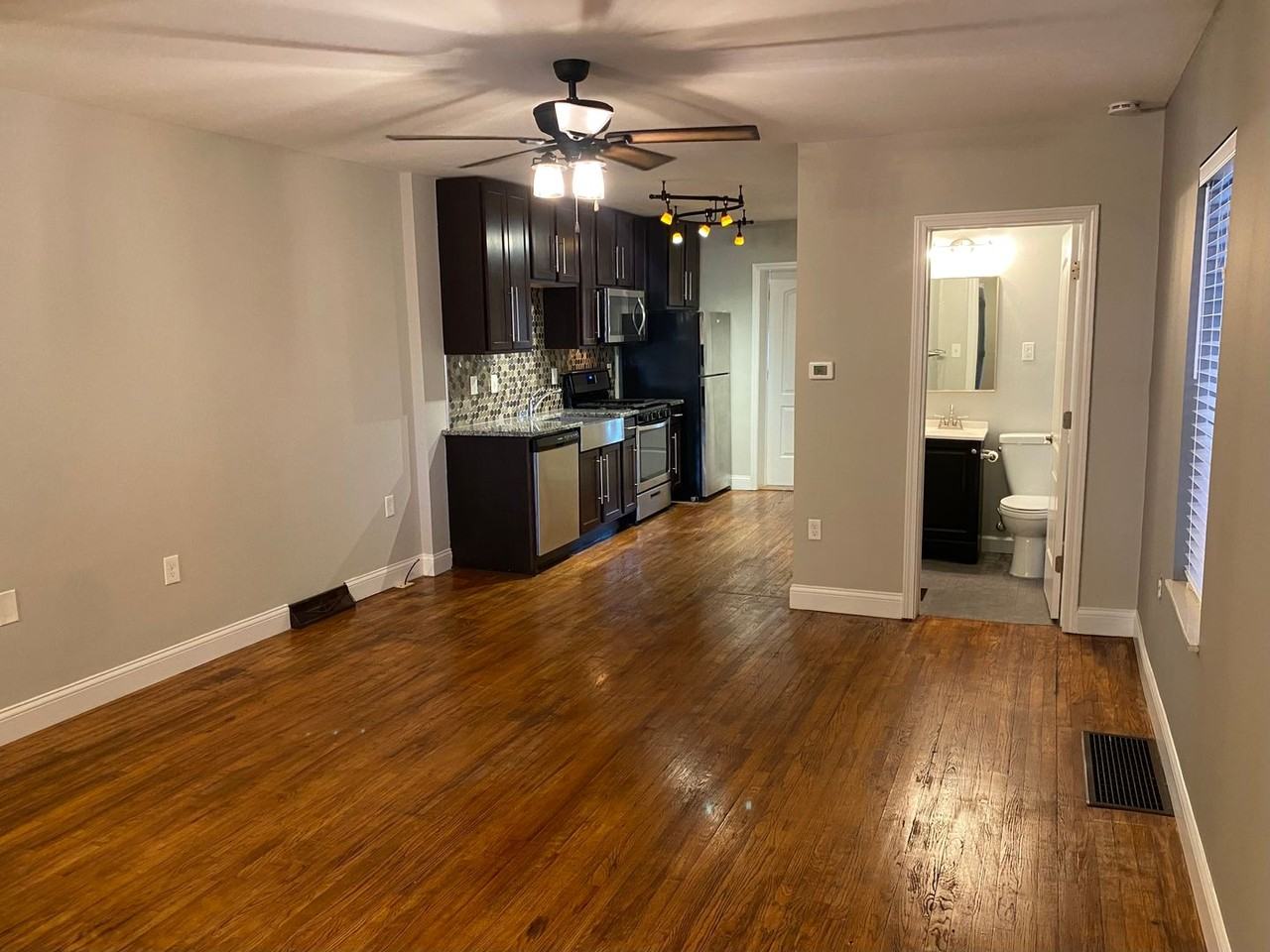 1210 S Boyle Ave - Photo 5 of 19