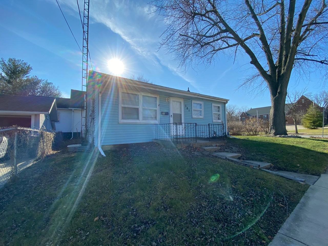 501 University Ave - Photo 2 of 13