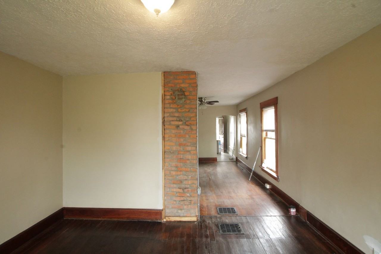 128 Hinkle Ave - Photo 2 of 12