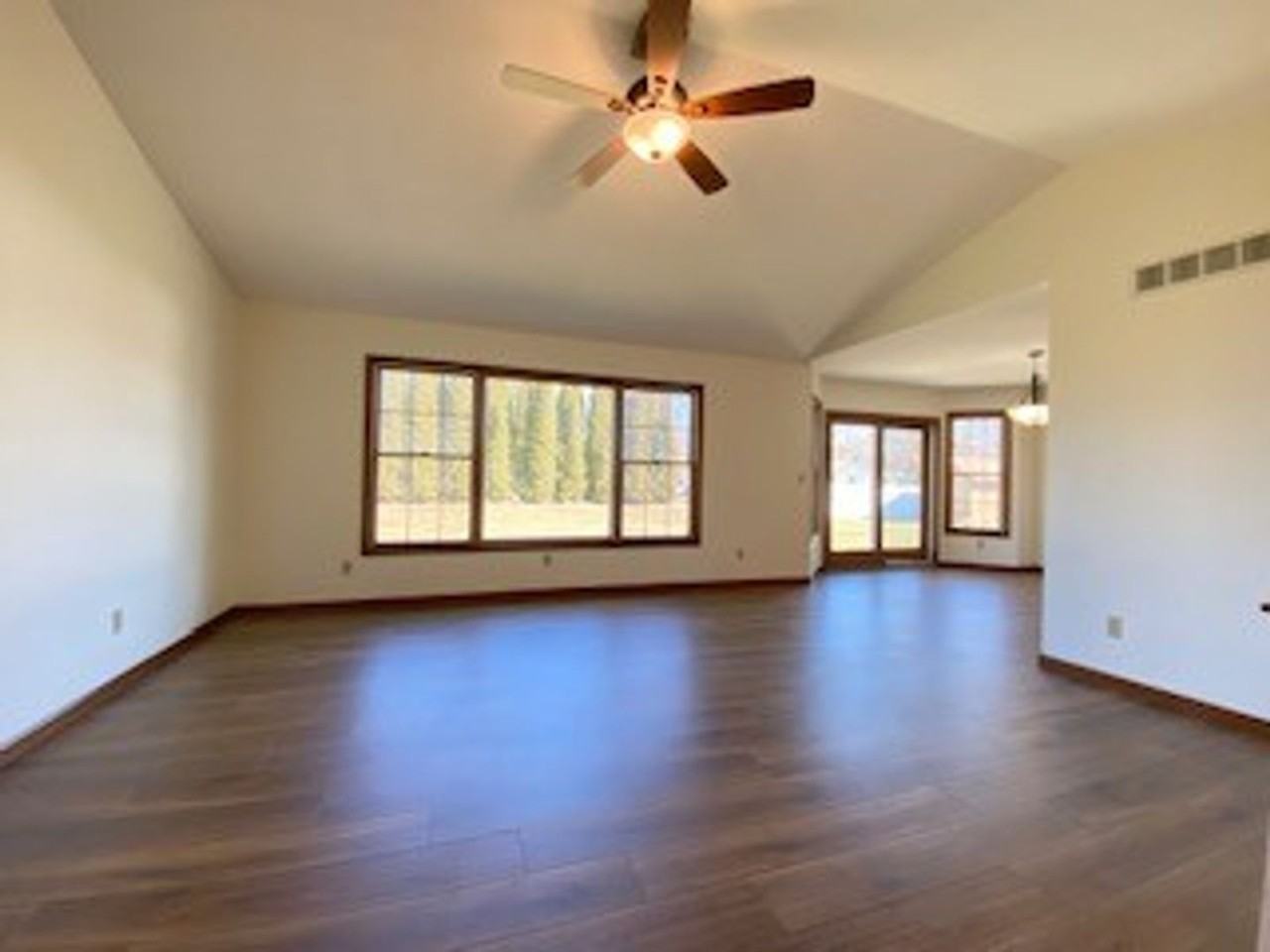 122 Redspire Blvd - Photo 3 of 50