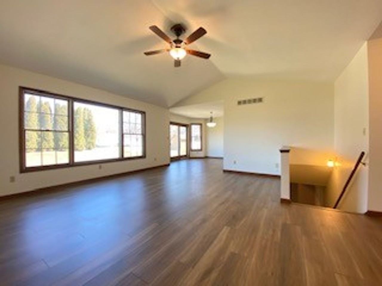 122 Redspire Blvd - Photo 4 of 50