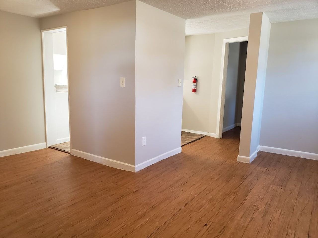 908 Old Williamsburg Rd - Photo 3 of 19