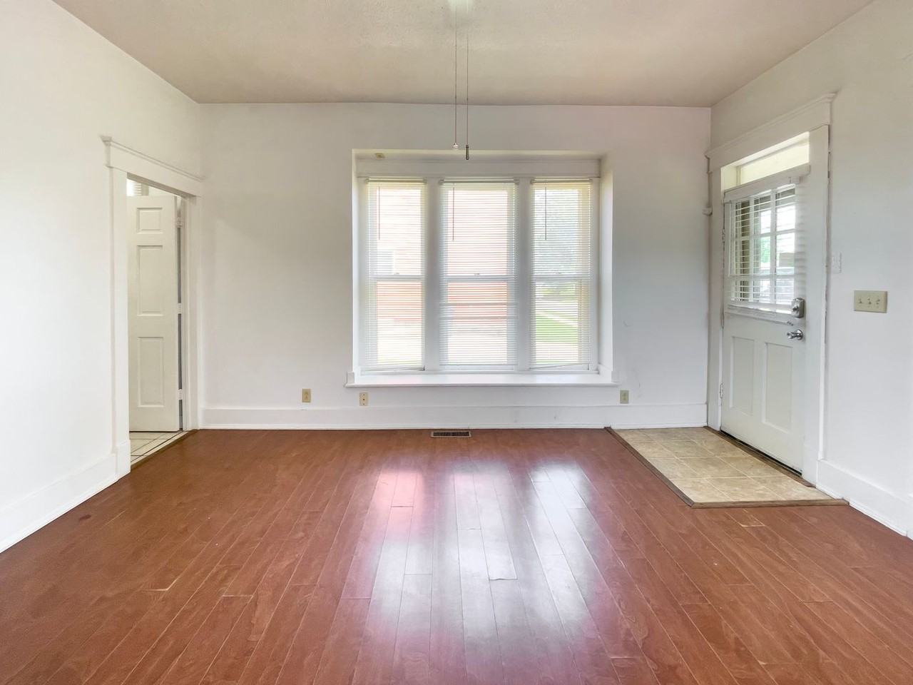 409 S Pershing Dr - Photo 3 of 39