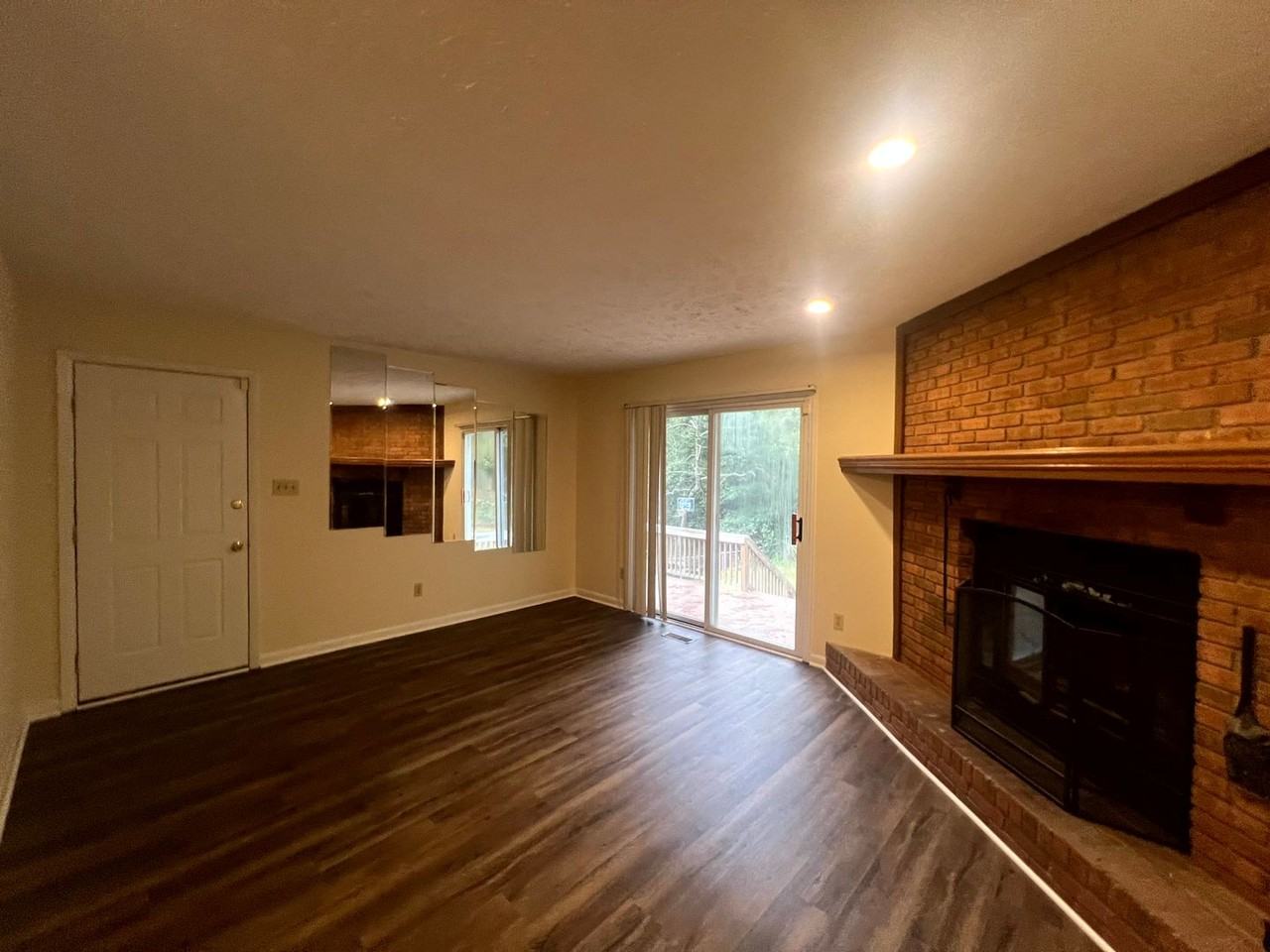 417 Nottingham Dr - Photo 2 of 16