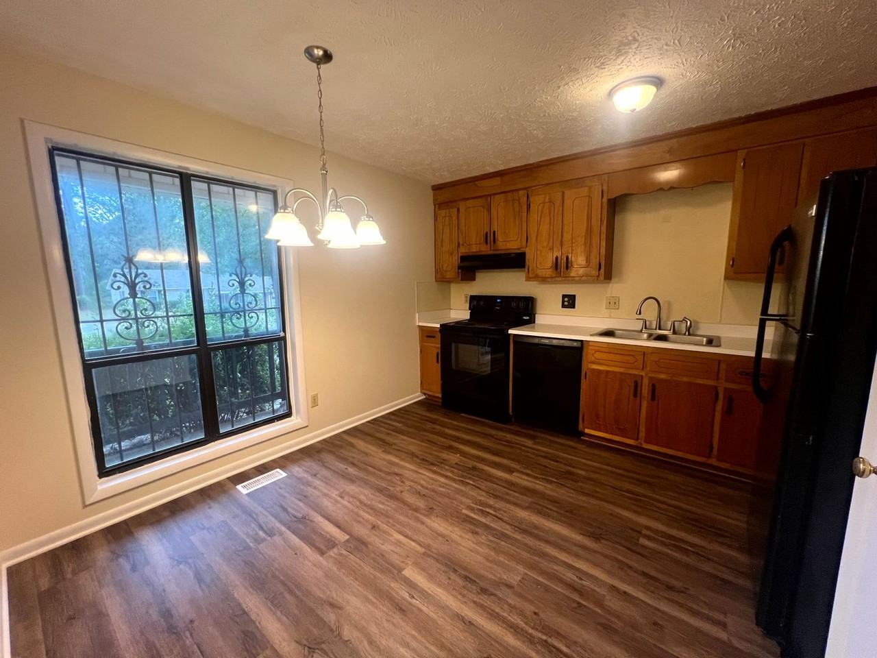 417 Nottingham Dr - Photo 4 of 16