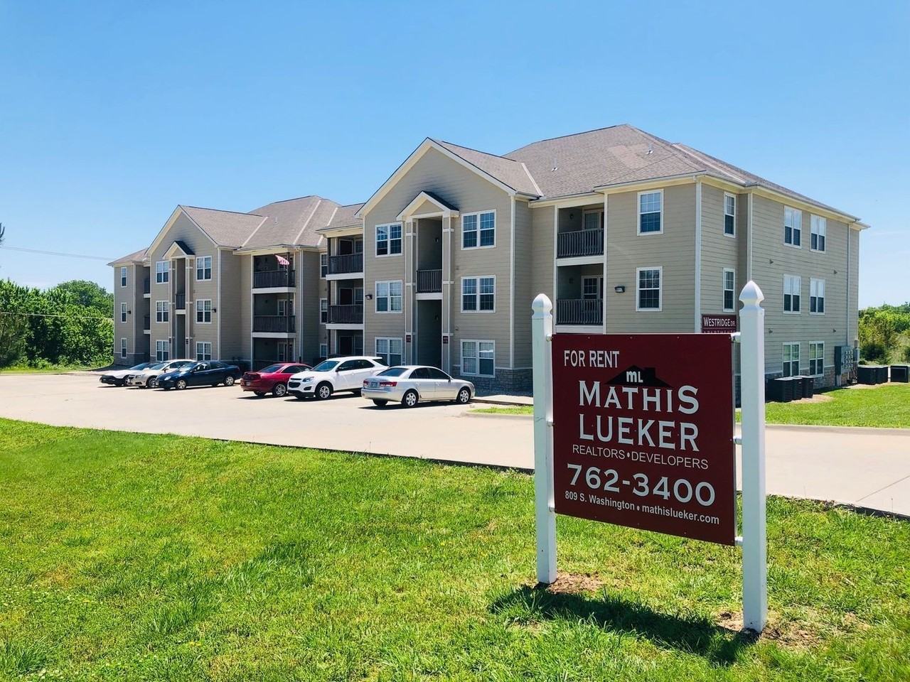 913 Westridge Dr #13