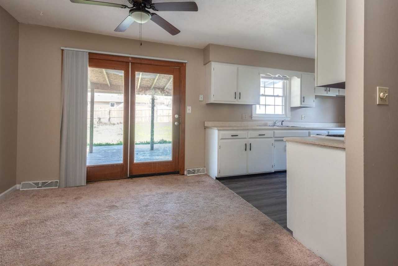 848 Kingsway Dr - Photo 4 of 12