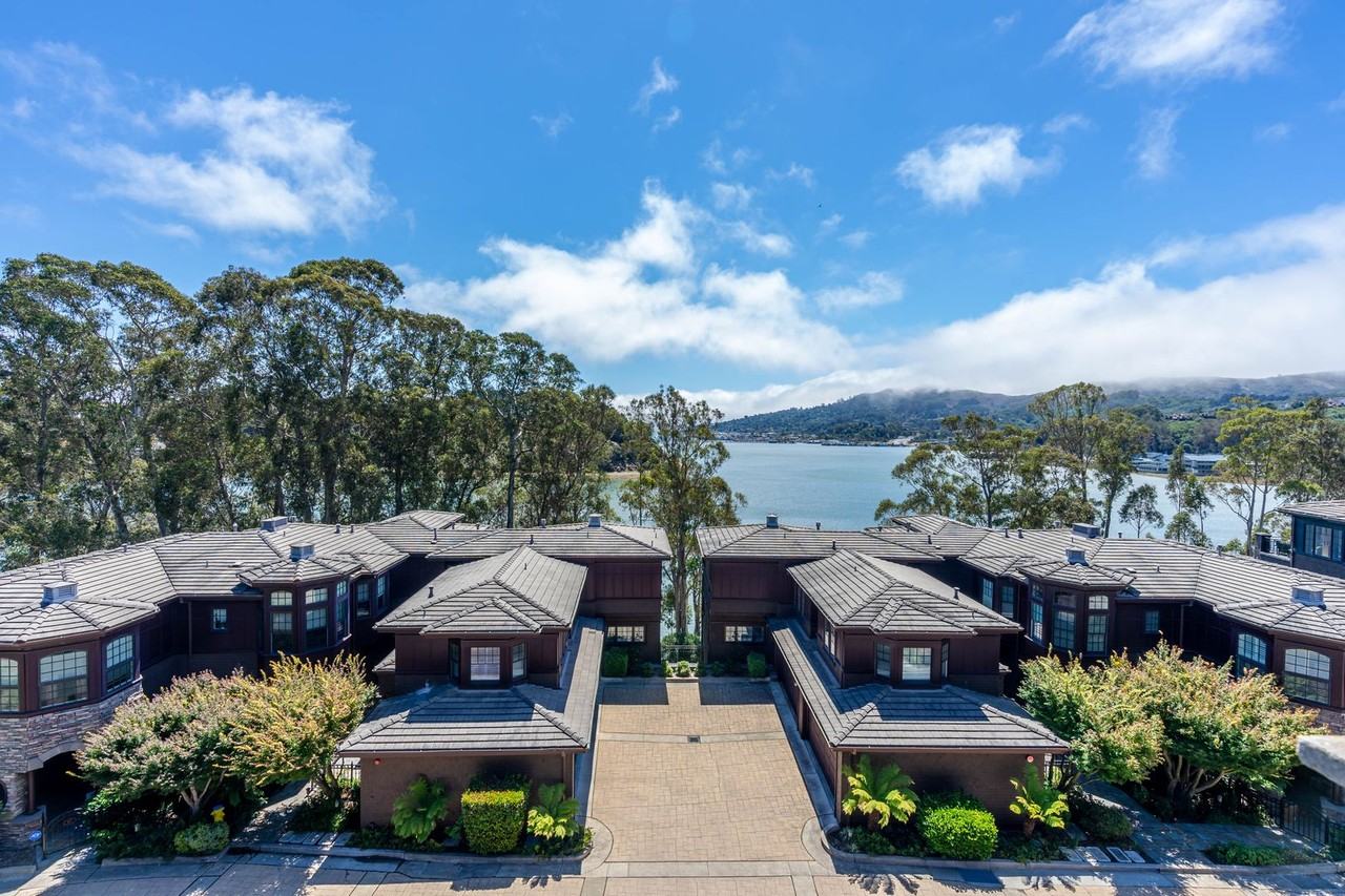 31 De Silva Island Dr - Photo 3 of 38