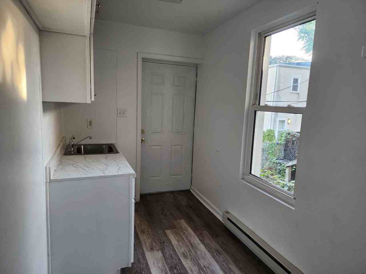 1109 Read St - Photo 4 of 9