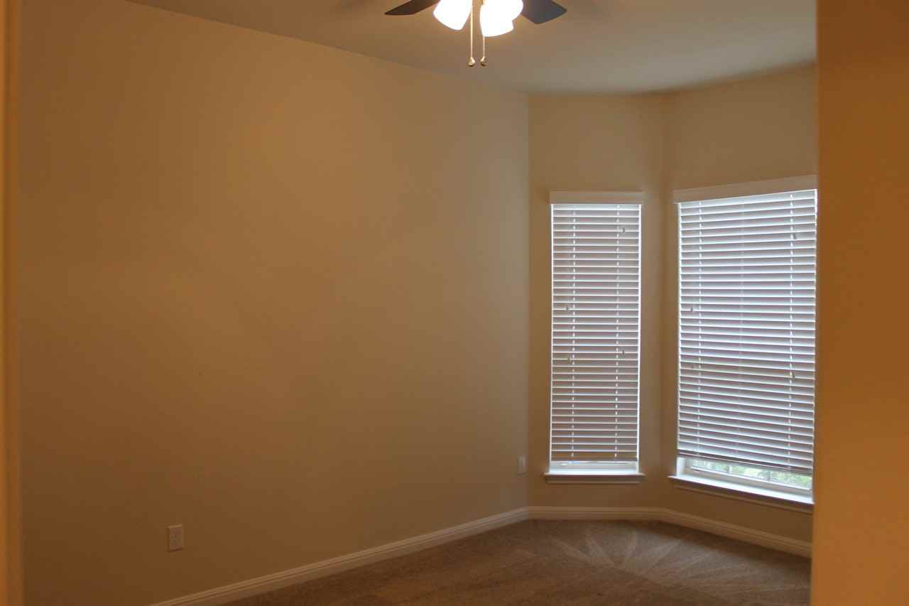 2821 Coral Valley Dr - Photo 7 of 28